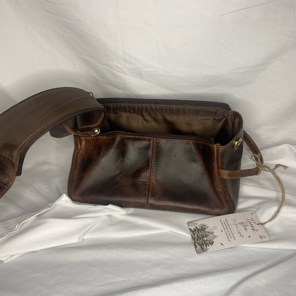 Leather Rustic Town Toiletry Bag - Picture 4 of 5